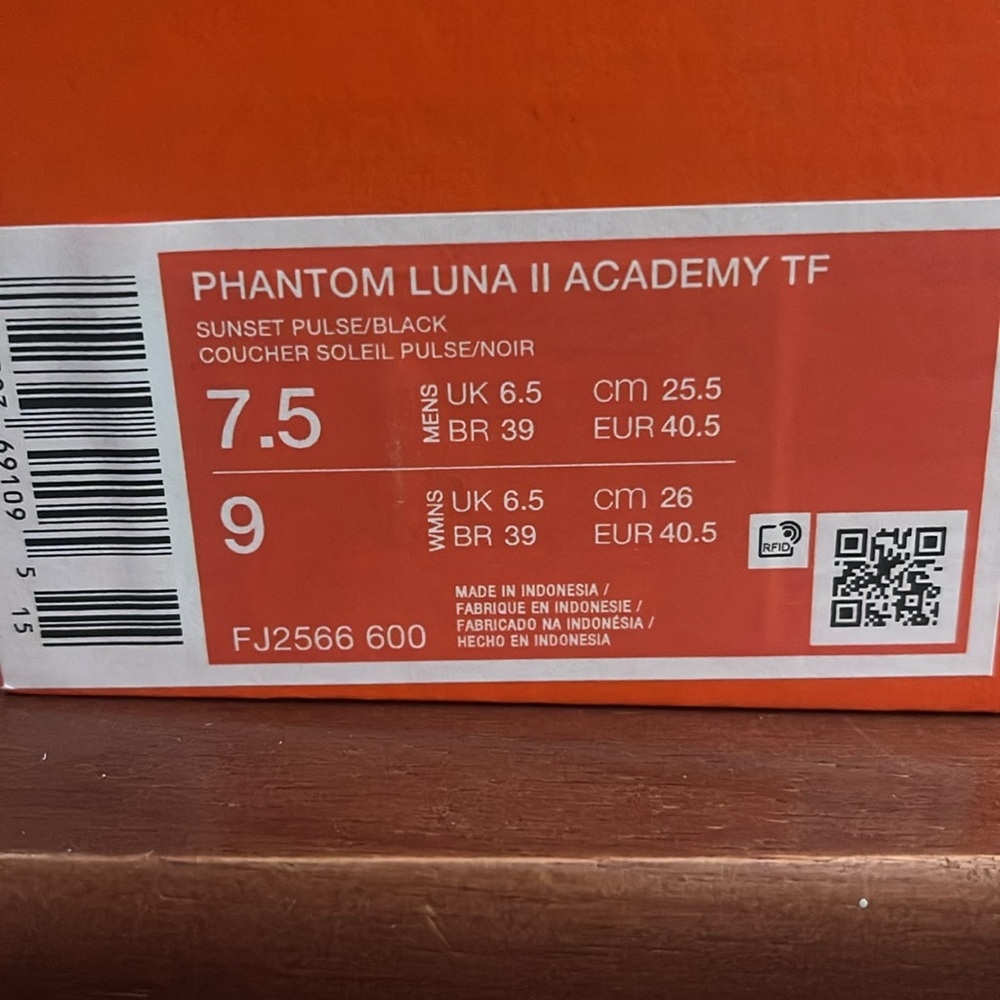 NIKE Phantom Luna II Academy Women's Soccer Cleats NEW Size 7.5,11.5 PINK - Picture 2 of 6